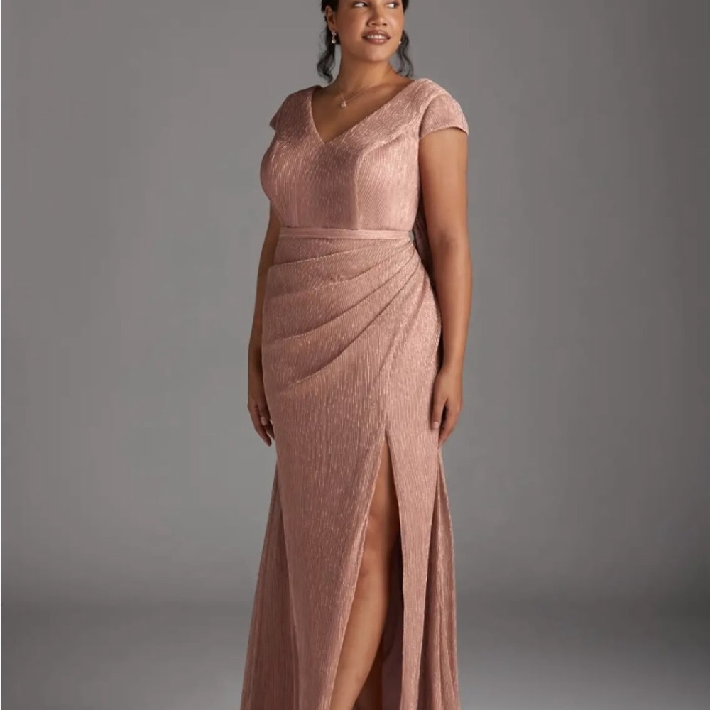 Elegant Rose Gold V-Neck Evening Gown